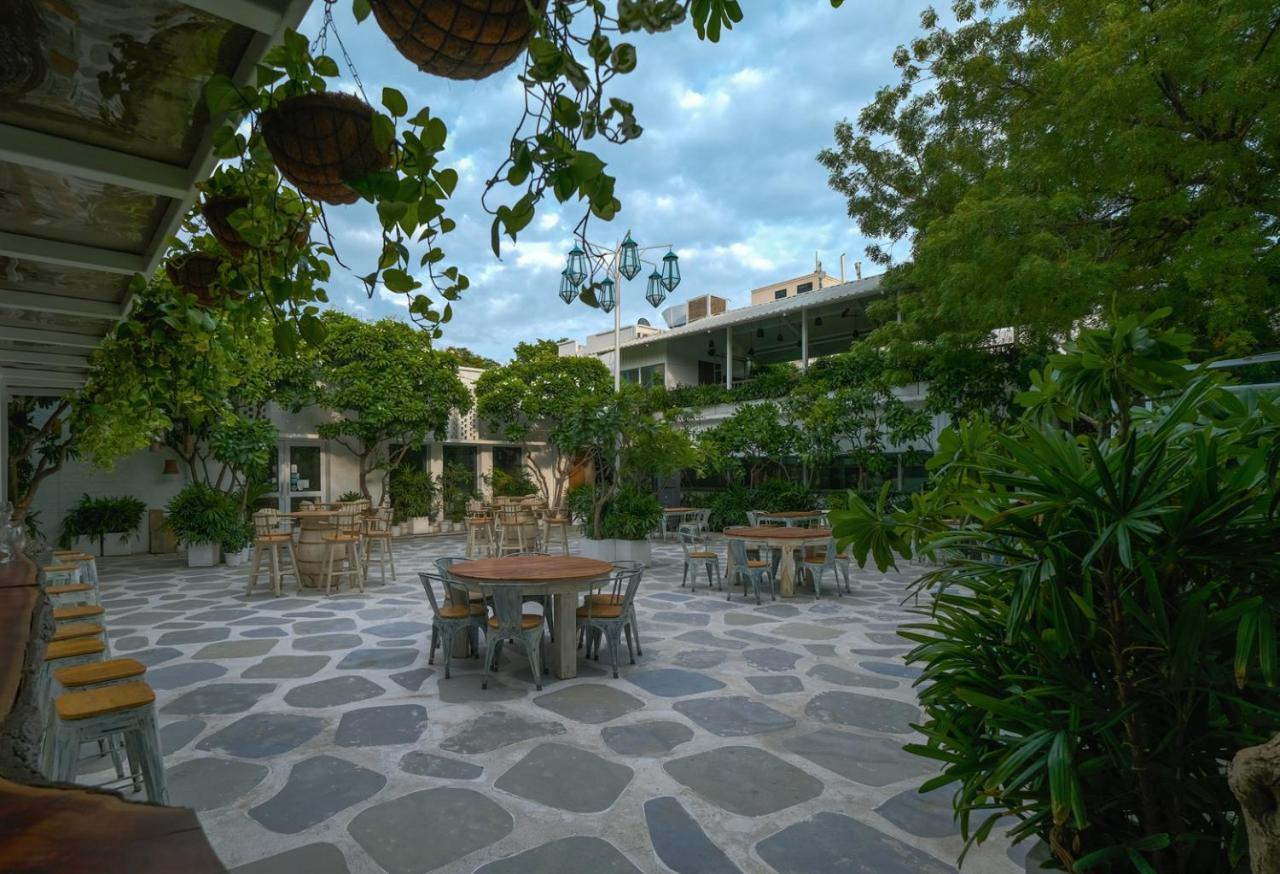 Devraj Niwas Hotel Jaipur Bagian luar foto