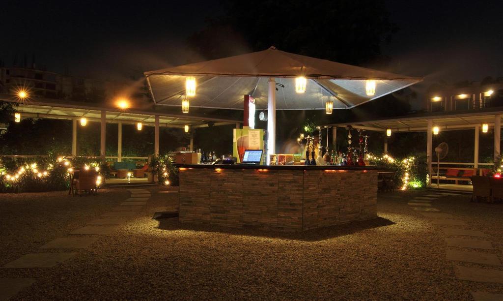 Devraj Niwas Hotel Jaipur Bagian luar foto