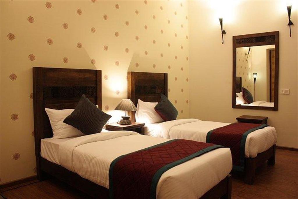 Devraj Niwas Hotel Jaipur Bagian luar foto