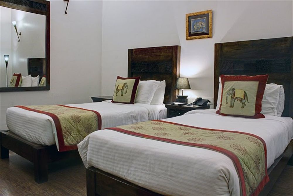 Devraj Niwas Hotel Jaipur Bagian luar foto
