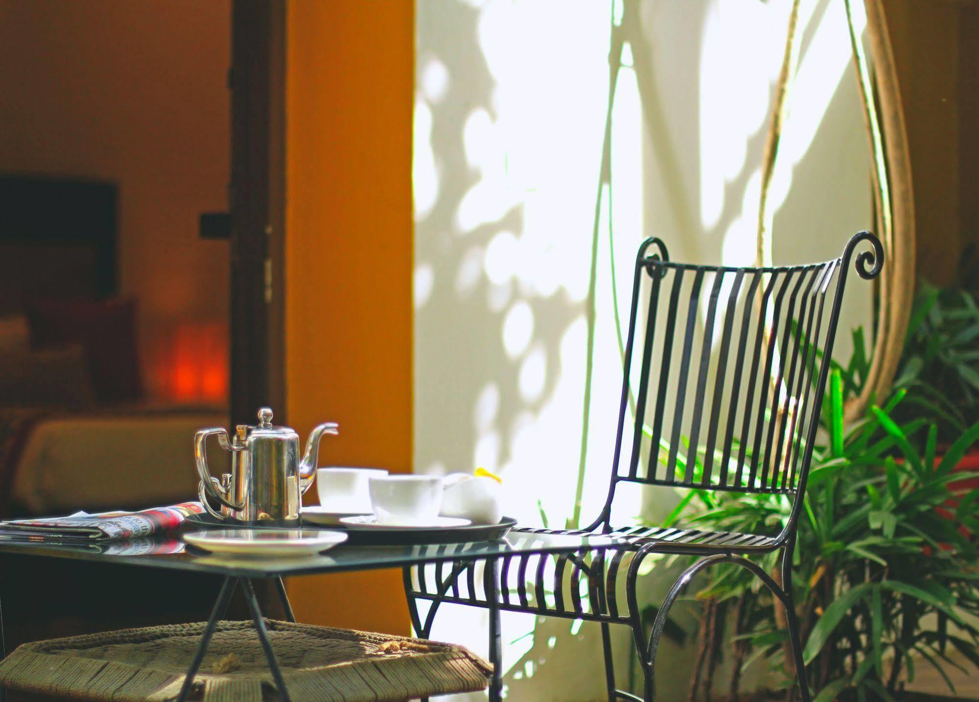 Devraj Niwas Hotel Jaipur Bagian luar foto