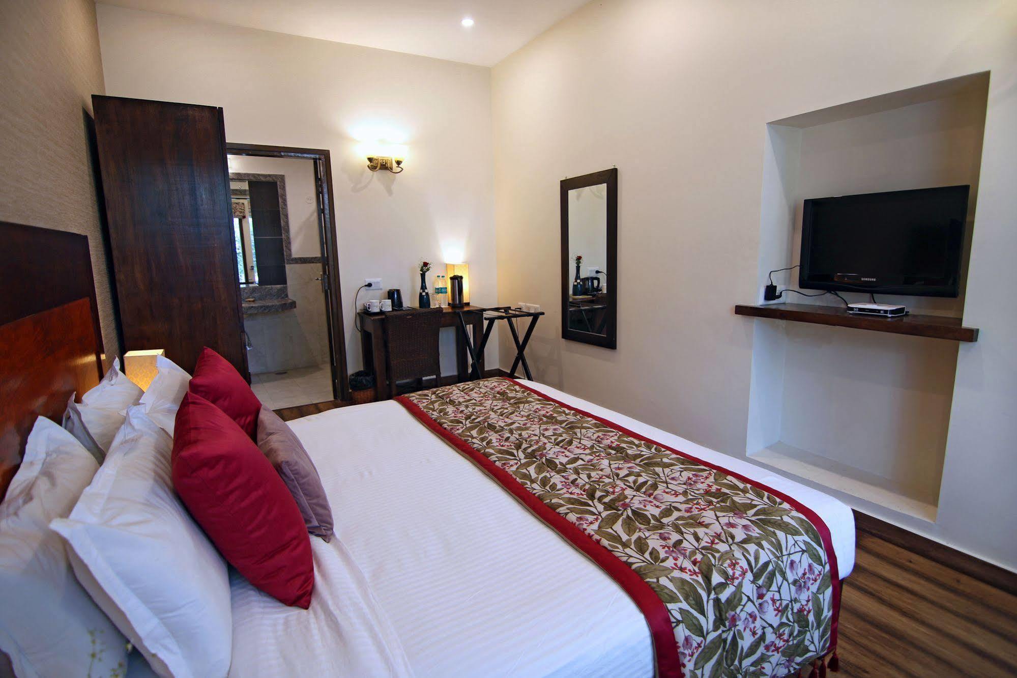 Devraj Niwas Hotel Jaipur Bagian luar foto
