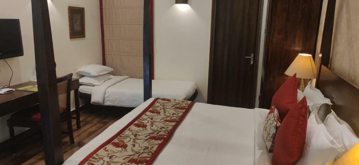 Devraj Niwas Hotel Jaipur Bagian luar foto