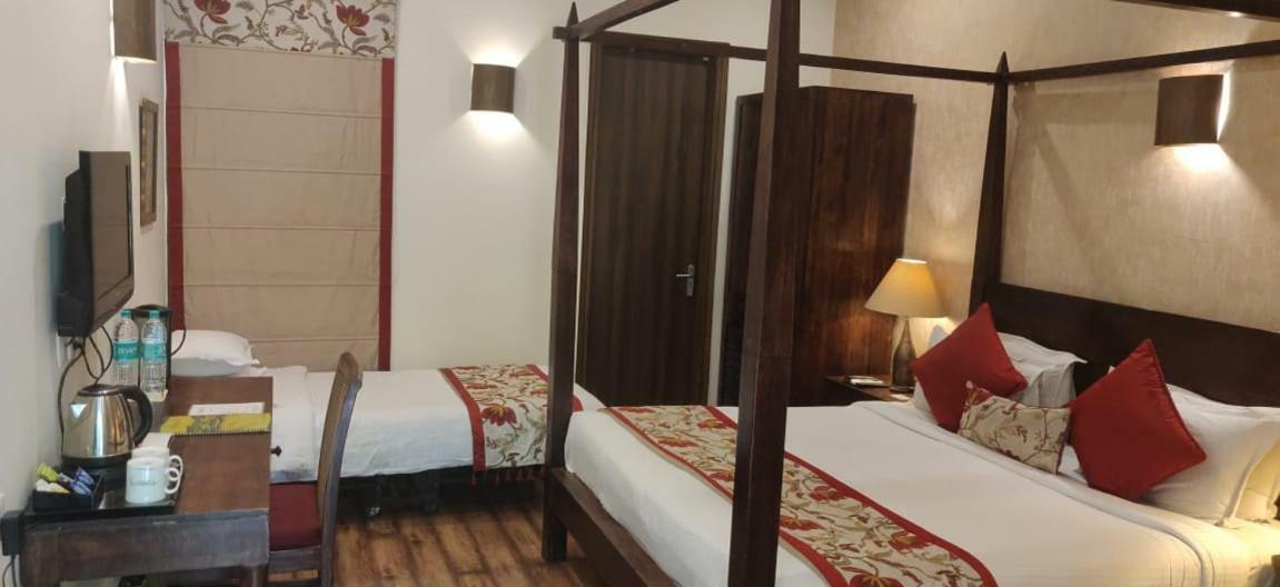 Devraj Niwas Hotel Jaipur Bagian luar foto